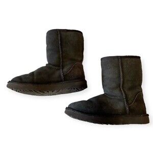 Ugg Classic Short ll Women’s black pull on winter rain boots size 6 US 37 EU